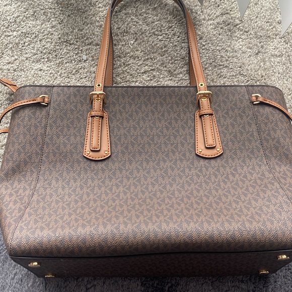 Micheal Kors Purse - Picture 3 of 5